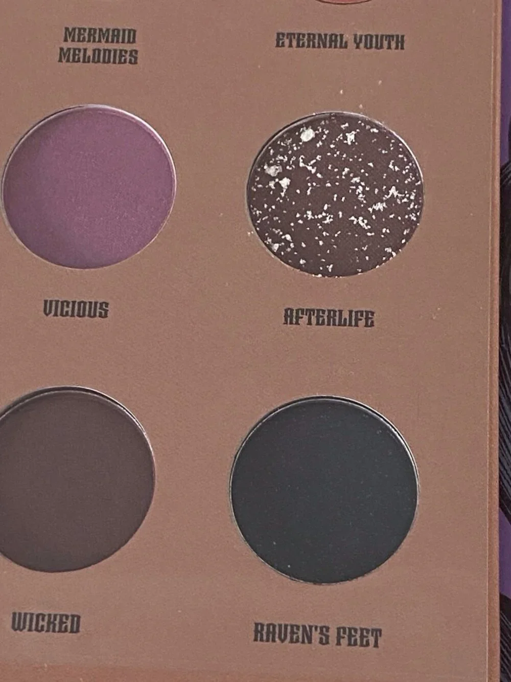 Taste Beauty Disney Villains Eyeshadow Palette Evil Queen 20 Shades Maleficent
